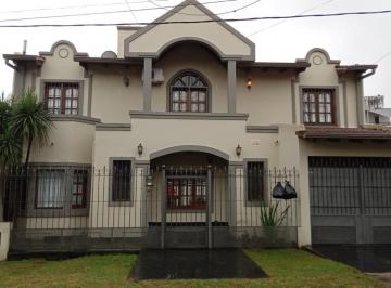 Casa de 13 ambientes, Salta · Casa en Grand Bourg