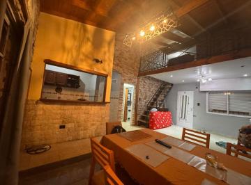 Casa · 193m² · 5 Ambientes · Casa en Alquiler - 4 Dorm. 2 Baños - La Plata