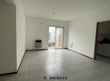 Departamento · 68m² · 3 Ambientes · 1 Cochera · Departamento en Radio Centrico con Dos Dorm. y Cochera