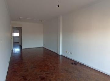 Departamento · 52m² · 3 Ambientes · Departamento Dos Dorm. Centro Balcón