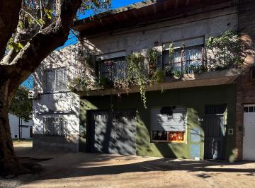 Casa · 266m² · 5 Ambientes · 1 Cochera · Casa en Barrio Azcuenaga