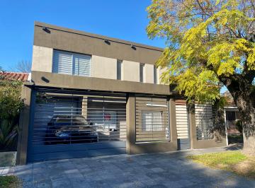 Casa de 4 ambientes, Almirante Brown · Casa de Dos Plantas en Venta