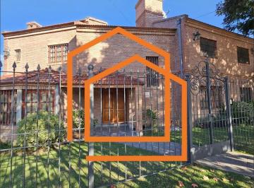 Casa · 256m² · 10 Ambientes · 2 Cocheras · Casa en Grand Bourg
