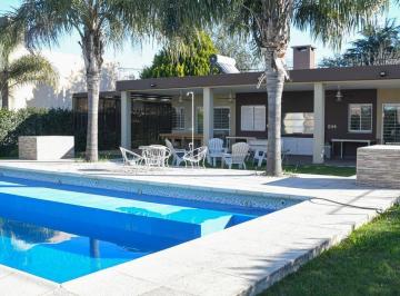 Casa · 124m² · 4 Ambientes · 2 Cocheras · Casa en Los Pinos Apta Crédito