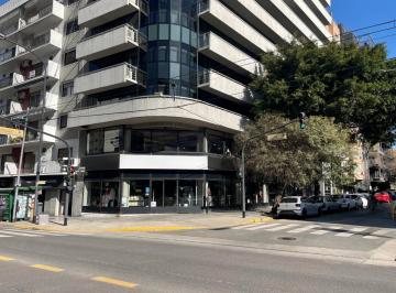 Local comercial · 675m² · Excepcional Local Sobre Av Cabildo en Esquina con Doble Altura.