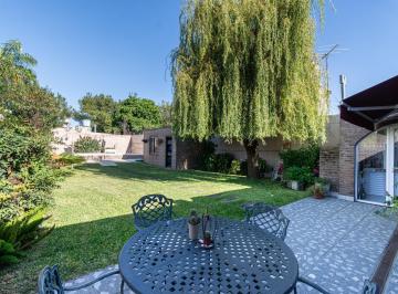 Casa · 106m² · 4 Ambientes · 2 Cocheras · Casa en Padre Castañer 1600 Moron