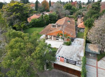 Casa de 7 ambientes, San Isidro · Venta - Casa Tradicional con Excelente Entorno Verde