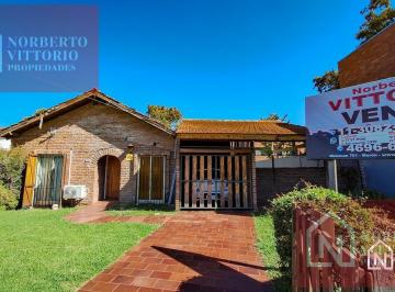Casa · 120ha · 8 Ambientes · 3 Cocheras · Venta Casa de 8 Ambientes en Castelar Norte Ideal Para 2 Familias