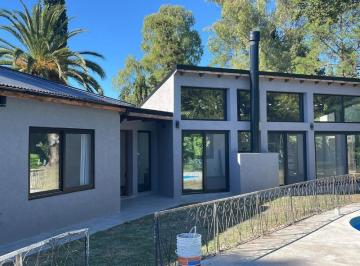 Casa · 250m² · 6 Ambientes · 4 Cocheras · Casaquinta - Barrio El Trébol Ezeiza - 4 Dorm. - 1000 m² Lote y 250 Cubiertos