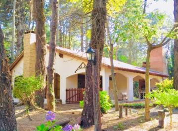 Casa · 100m² · 3 Ambientes · 2 Cocheras · Casa en Costa del Este - 3 Cuadras de La Playa - 2 Dorm.