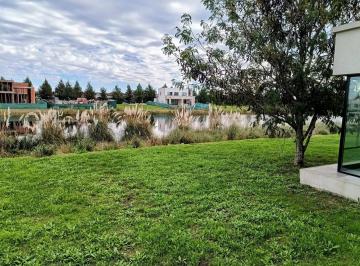 Casa · 158m² · 5 Ambientes · 2 Cocheras · Casa a Estrenar a La Laguna Categoría