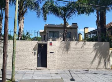 Casa · 220m² · 5 Ambientes · Casa en Dos Plantas de Vías a Libertador Inmejorable Zona 3 Dorm. en Suite Piscina