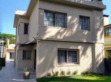 Casa · 220m² · 5 Ambientes · Casa en Dos Plantas de Vías a Libertador Inmejorable Zona 3 Dorm. en Suite Piscina