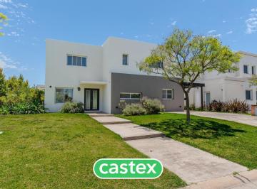 Casa · 180m² · 5 Ambientes · 1 Cochera · Casa en Venta en El Barrio Vistas de Puertos, Escobar
