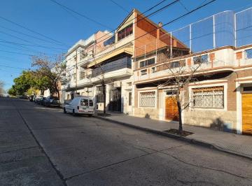 Casa de 5 ambientes, Parque Chacabuco · Hermosa Casa con 12 m de Frente
