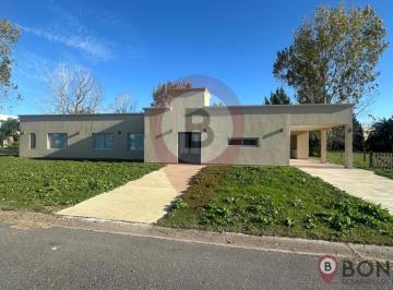 Casa · 168m² · 5 Ambientes · 4 Cocheras · Casa a Estrenar en San Eliseo Golf! Amoblada!