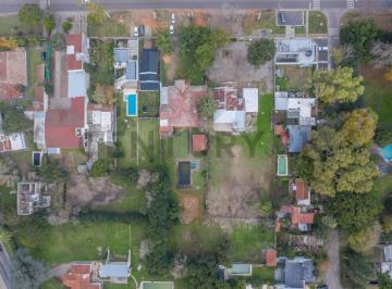 Casa · 300m² · 6 Ambientes · 3 Cocheras · Lote en Venta en m. B Gonnet - Zona Ua2