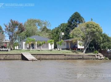 Casa · 155m² · 5 Ambientes · 10 Cocheras · Propiedad con 2.500 m² con 25 m Sobre Rio Lujan. Zonificación E, Apto Multiples Usos.