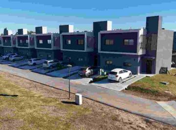 Casa · 80m² · 4 Ambientes · 1 Cochera · Duplex 4 Amb en Alquiler Barrio El Aljibe Pilar