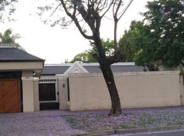 Casa · 270m² · 5 Ambientes · 2 Cocheras · Venta de Casa en Castelar Norte