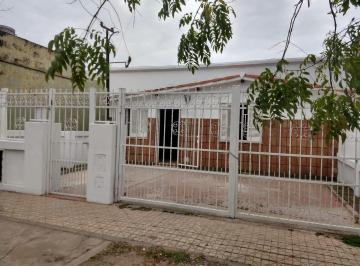 Casa · 66m² · 3 Ambientes · 1 Cochera · Venta Casa de Dos Dorm. con Cochera y Patio
