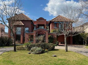 Casa · 630m² · 8 Ambientes · 2 Cocheras · Alquiler Anual Las Caletas, Nordelta con 5 Suites