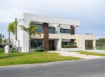 Casa · 341m² · 5 Ambientes · 3 Cocheras · Venta Exclusiva Casa en San Eliseo Golf & Country