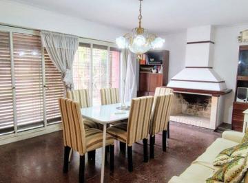Casa · 170m² · 5 Ambientes · 2 Cocheras · Casa Venta en La Plata 3 Dorm.