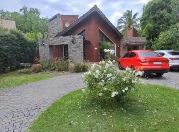 Casa · 140m² · 4 Ambientes · 5 Cocheras · Casa Venta "Country Las Lajas" Gral. Rodriguez