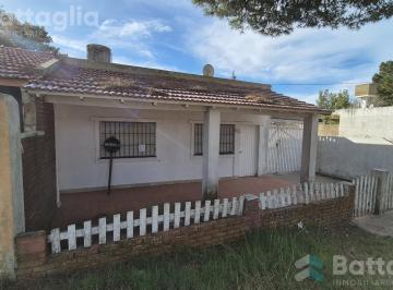 Casa · 120m² · 9 Ambientes · 3 Cocheras · Oportunidad de Inversión Tres Propiedades en Una! Casa Dos Deptos
