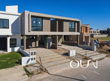 Casa · 171m² · 5 Ambientes · 2 Cocheras · Casa en Venta 3 Dorm. Chacras Green, Zona Norte.