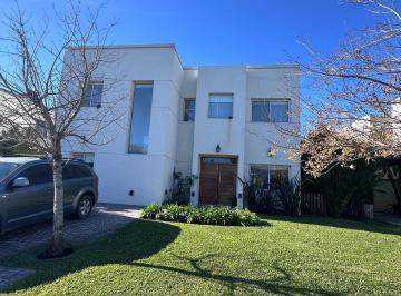 Casa · 270m² · 6 Ambientes · 5 Cocheras · Casa en Venta Lote Interno Barrio Los Alisos Nordelta