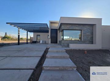 Casa de 4 ambientes, Maipú · Casa en Venta de 3 Dorm. C/ Cochera en Russell