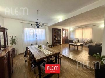 Casa · 124m² · 4 Ambientes · 2 Cocheras · Lote con Dos Casas en Venta en Ezeiza | 2 y 3 Dorm.