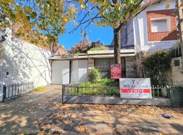 Casa · 202m² · 4 Ambientes · 2 Cocheras · Casa en Venta a Refaccionar en Villa Sarmiento - Zona Ward