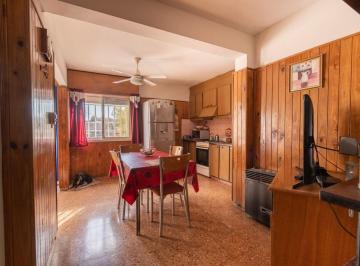 Casa · 139m² · 8 Ambientes · 1 Cochera · Casa en Alquiler 3 Dorm y Galpón Zona Bella Vista