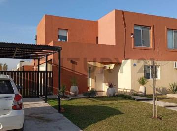 Casa · 120m² · 5 Ambientes · 2 Cocheras · La Casa de Tus Sueños, en Pilar del Este. Sin Expensas, Rodeadad de Naturaleza.