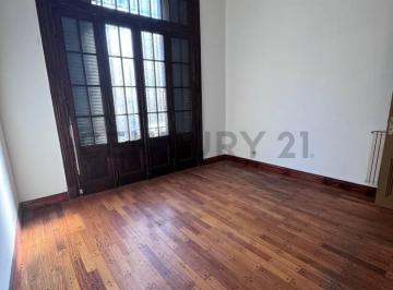 Local comercial · 111m² · 6 Ambientes · Venta PH con Patio Almagro