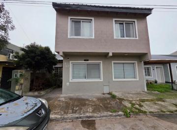 Casa · 160m² · 4 Ambientes · 1 Cochera · En Venta en Altos Podesta Casa de 4 Ambientes Fondo a Remodelar F: 5961