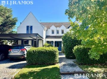 Casa · 380m² · 6 Ambientes · 2 Cocheras · Lj Ramos Vende | Casa Ayres de Pilar | Inmejorable Acceso Km 43.5 Panamericana Ramal Pilar