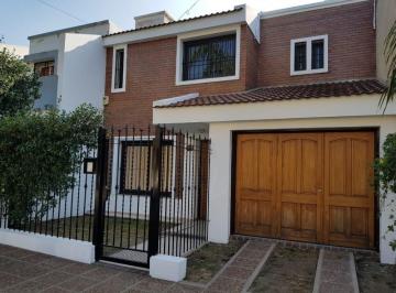 Casa · 420m² · 4 Ambientes · 1 Cochera · Se Vende Duplex en Barrio San Salvador