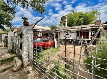 Casa · 190m² · 6 Ambientes · 2 Cocheras · En Venta Casa en Marques de Sobremonte a Reciclar