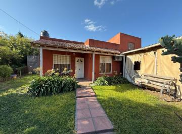 Casa · 90m² · 4 Ambientes · Casa en Lobos