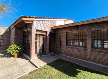 Casa · 120m² · 5 Ambientes · 3 Cocheras · Casa Esquina Apta Crédito con Jardín, Gllén, Mza.
