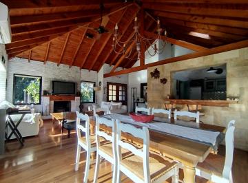 Casa · 160m² · 4 Ambientes · 2 Cocheras · Casa en Alquiler de 3 Dorm. en Impecable Estado Amoblada y Equipada
