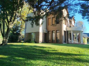 Casa · 307m² · 5 Ambientes · 2 Cocheras · Casa Al Golf 4 Dorm., Reciclada Excelente Oportunidad!