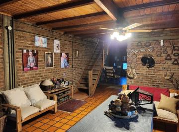 Quinta vacacional · 189m² · 3 Dormitorios · 1 Cochera · Casa en Luis Guillon.