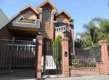 Casa · 600m² · 5 Ambientes · 6 Cocheras · Casa en Venta - San Martin - Espectacular!
