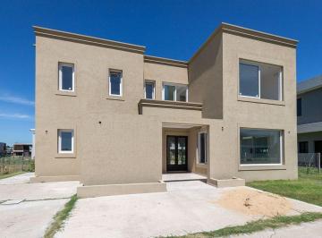 Casa · 232m² · 5 Ambientes · 2 Cocheras · Venta Casa 5 Ambientes Chateau Pilar.
