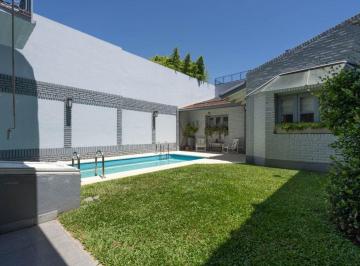 Casa · 190m² · 4 Ambientes · 1 Cochera · Casa 5 Amb 3 Baños 2 Toilets Cochera Jardin Pileta